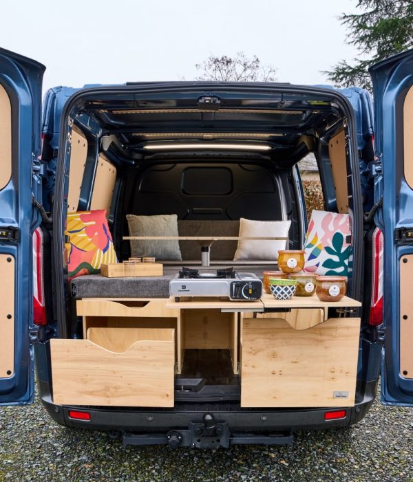 Transformez votre véhicule en van avec le Kit aménagement amovible Fourgon Tchao Tchao - Disponible chez Vantrip Xperience