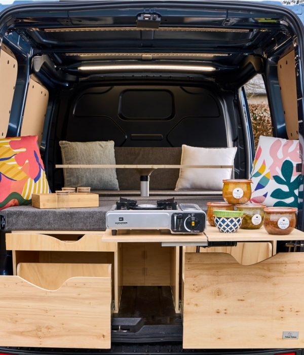 Transformez votre véhicule en van avec le Kit aménagement amovible Fourgon Tchao Tchao - Disponible chez Vantrip Xperience